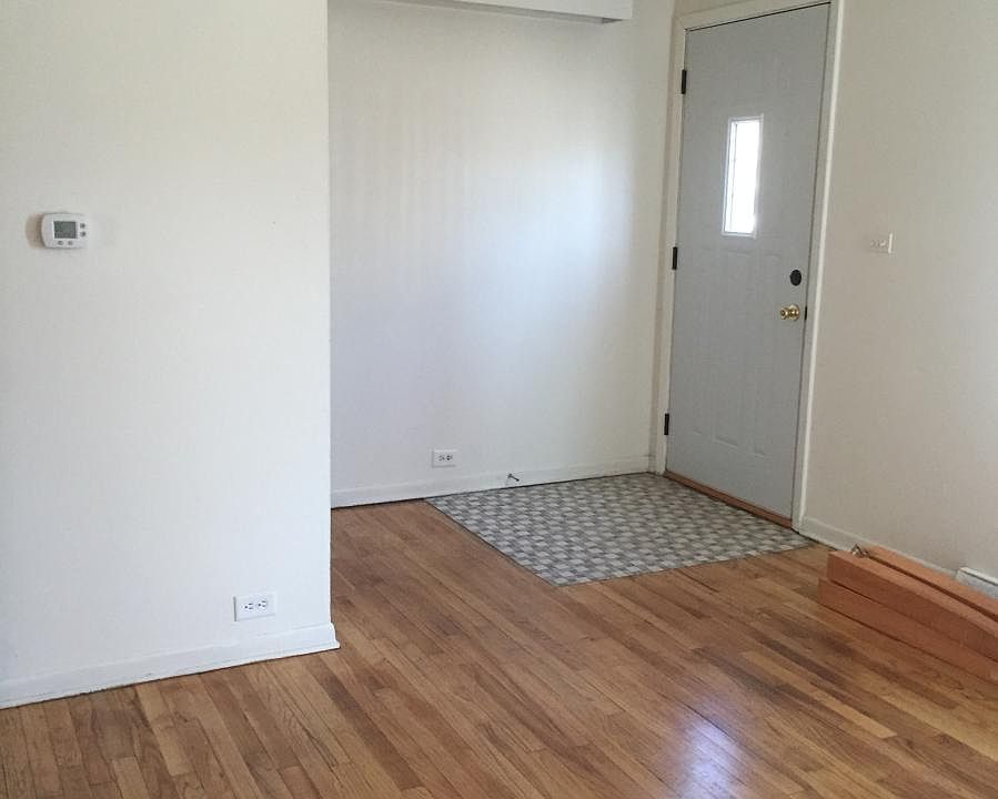 1st image of 925 W North Ave