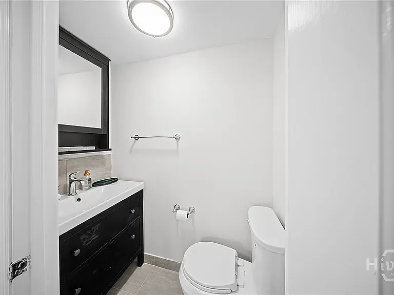 1117 E 41st St — Photo 23
