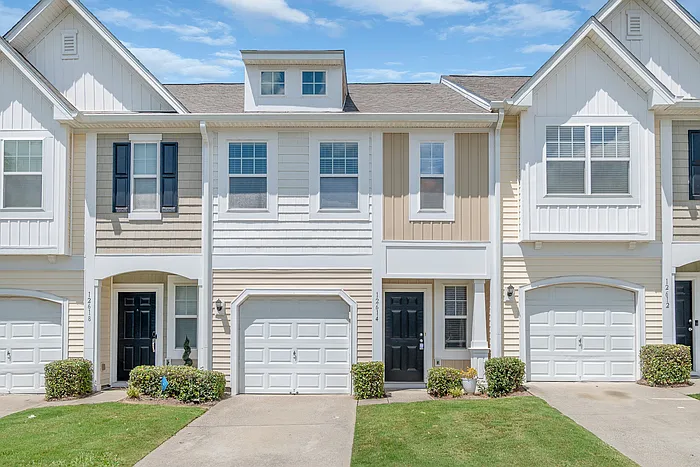 3 bed, 2.5 bath, 1499 sqft, $1,800 — Photo 2