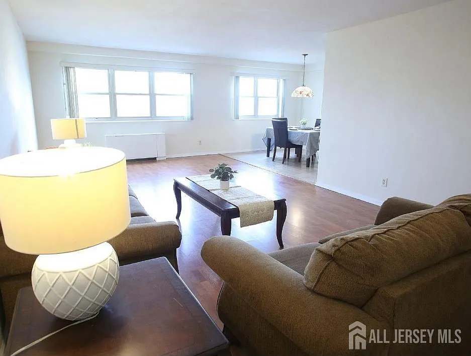 123 S Adelaide Ave #2C