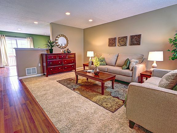 3rd image of 333 Douglasfir Dr