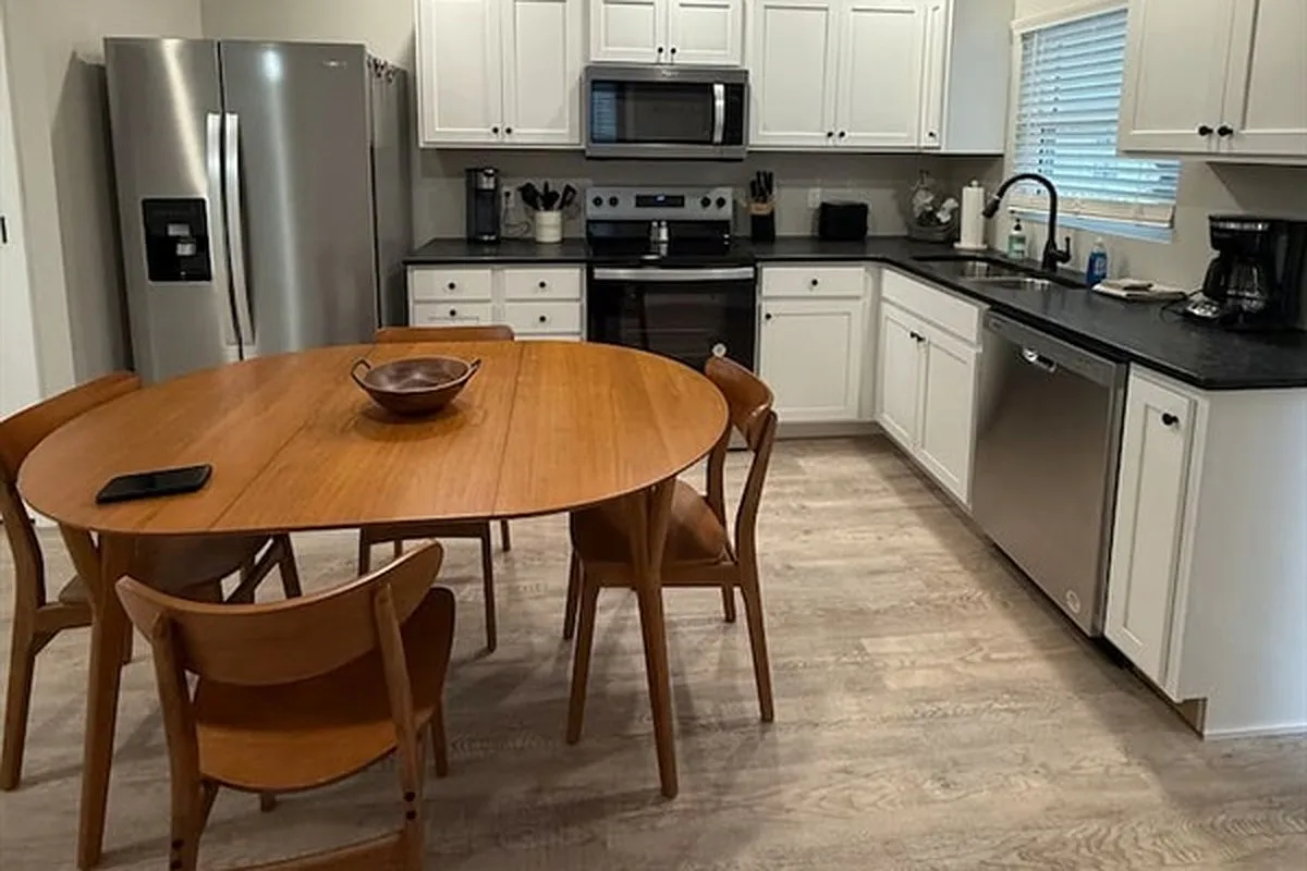 2 bed, 700 sqft, $1,495 — Photo 3