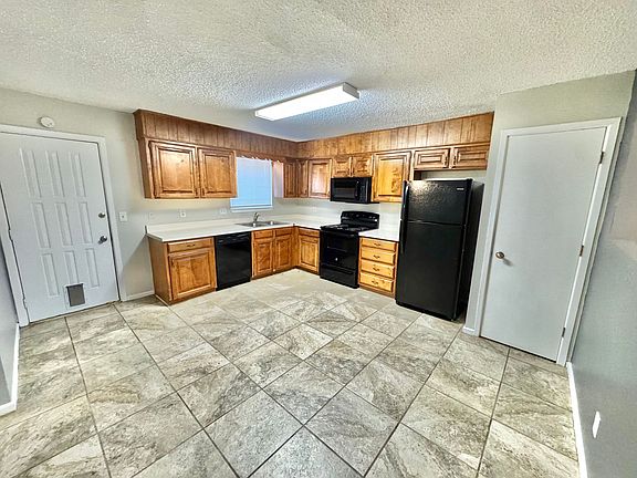 5th image of 3312 N Vista Dr