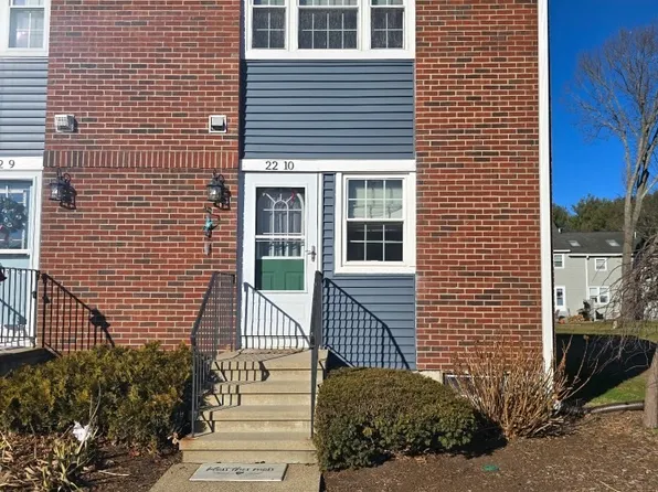 41 Foundry St APT 22-10, South Easton, MA 02375