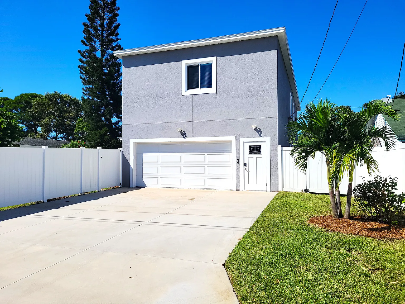 5 bed, 4.5 bath, 3311 sqft, $5,350 — Photo 2