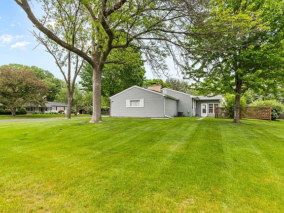 4th image of 2251 Carlyle Ct