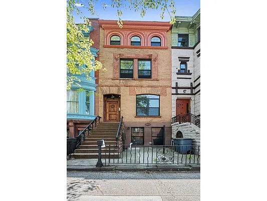 Rented by MNS | media 24