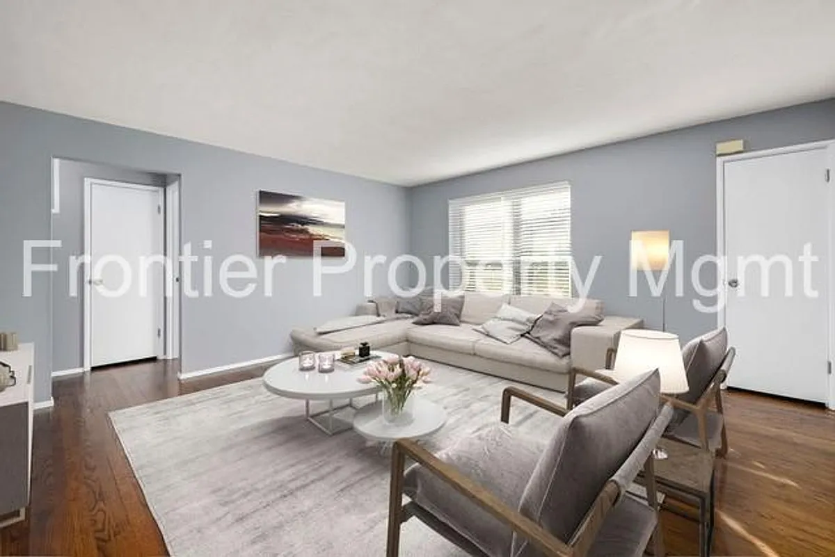 Building Photo - 9310 Shirley Gardens Dr