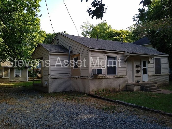 1st image of 109 E Fairview St