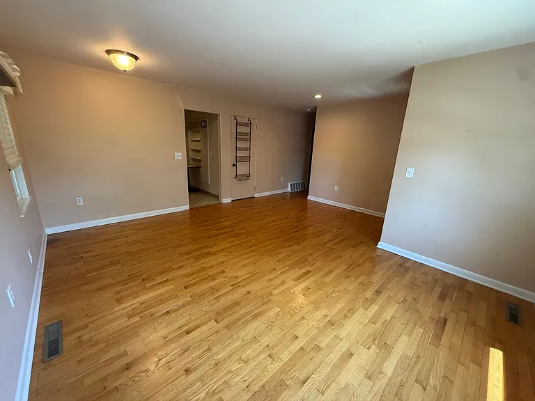 908 Churchill Cir — Photo 3