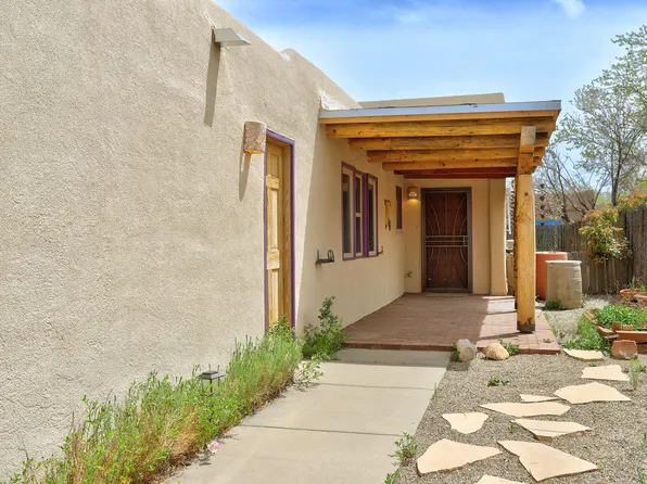 705 Lakeview Cir SE, Rio Rancho, NM 87124