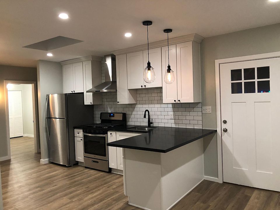 Kitchen/Entry