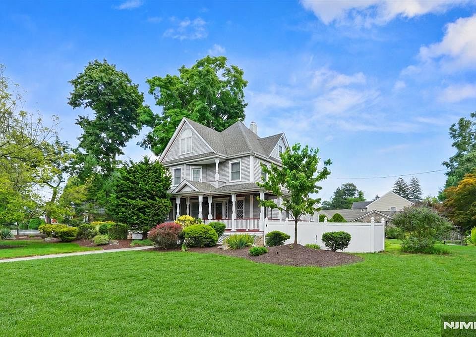 1st image of 235 Kinderkamack Rd