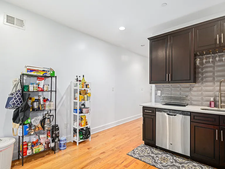 1822 Earp St — Photo 7