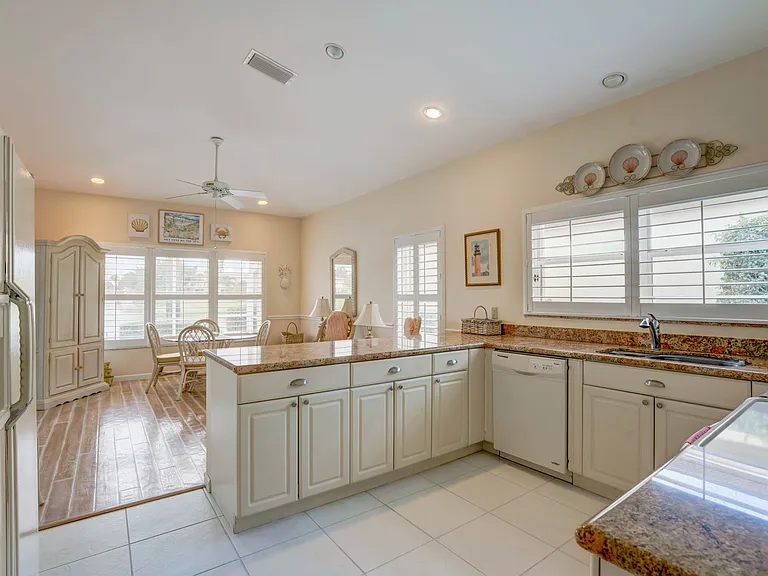 3518 Lantern Bay Dr — Photo 30
