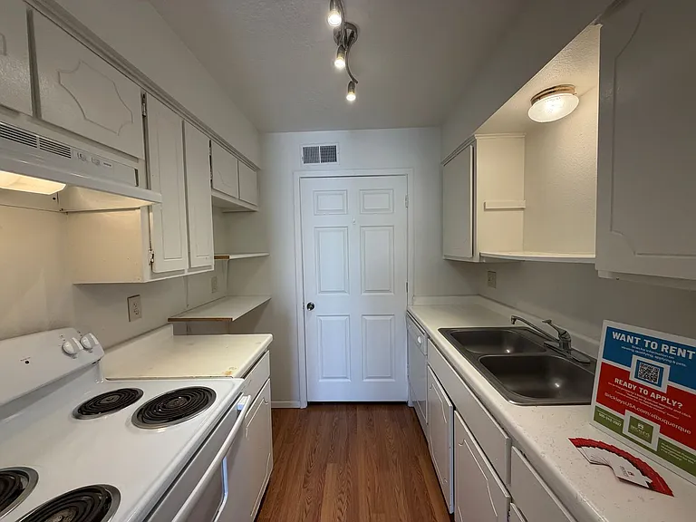 8444 Spain Rd NE — Photo 11