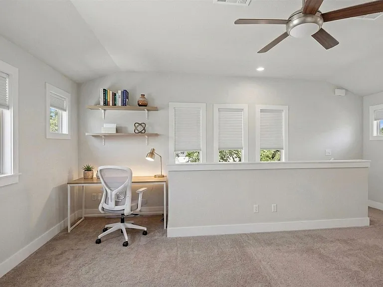 1315 W Anderson Ln #B — Photo 12