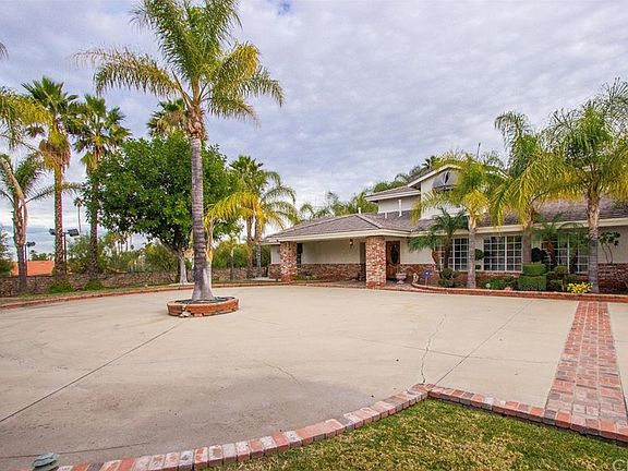 3rd image of 3001 Garretson Ave