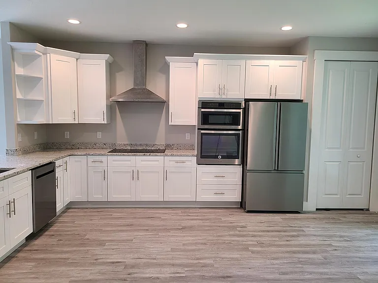 2125 W Saint Joseph St — Photo 20