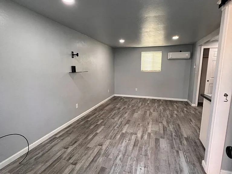 1617 W Burrel Ave — Photo 4