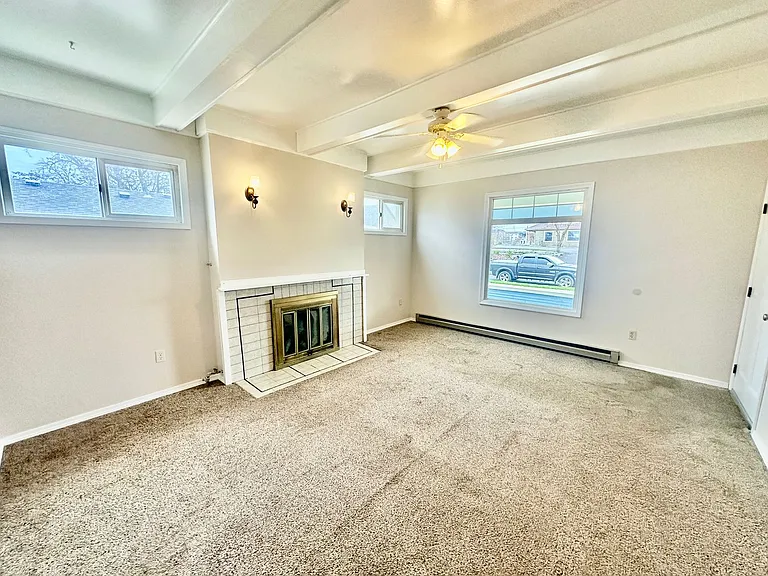 808 W Augusta Ave — Photo 2