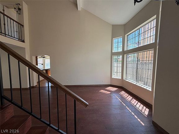 4th image of 921 Greystone Dr