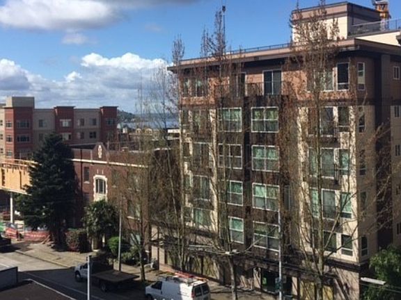 3rd image of 326 Queen Anne Ave N APT 402