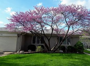 1820 W Magnolia Ln, Mount Prospect, IL 60056