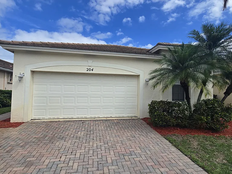 204 SW Coconut Key Way — Photo 1