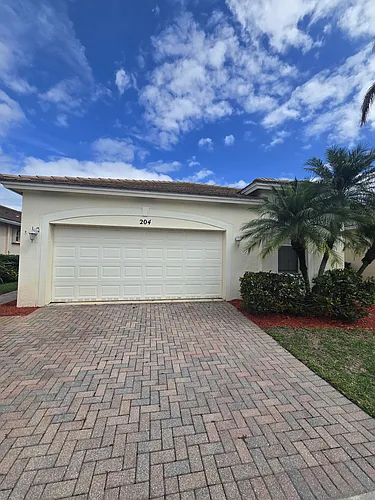 204 SW Coconut Key Way Photo 1