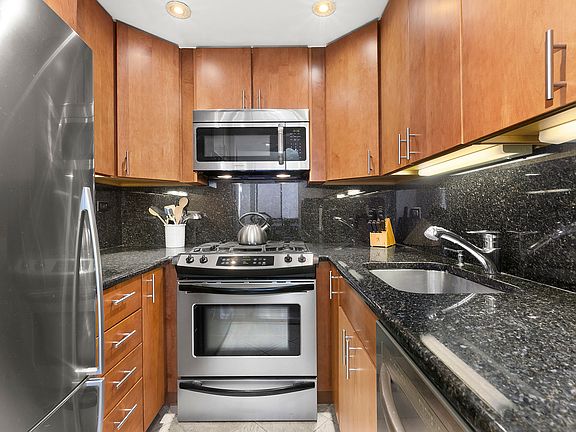 5th image of 250 E 40th St APT 3B