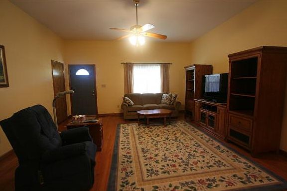 3rd image of 18 Boarman Dr