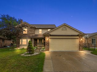 38353 Mount Kisco Dr, Sterling Heights, MI 48310