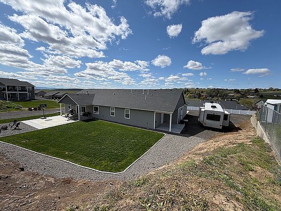 5th image of 417 SW Quinney Pl