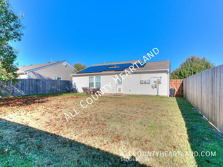 414 English Elm Ln — Photo 10
