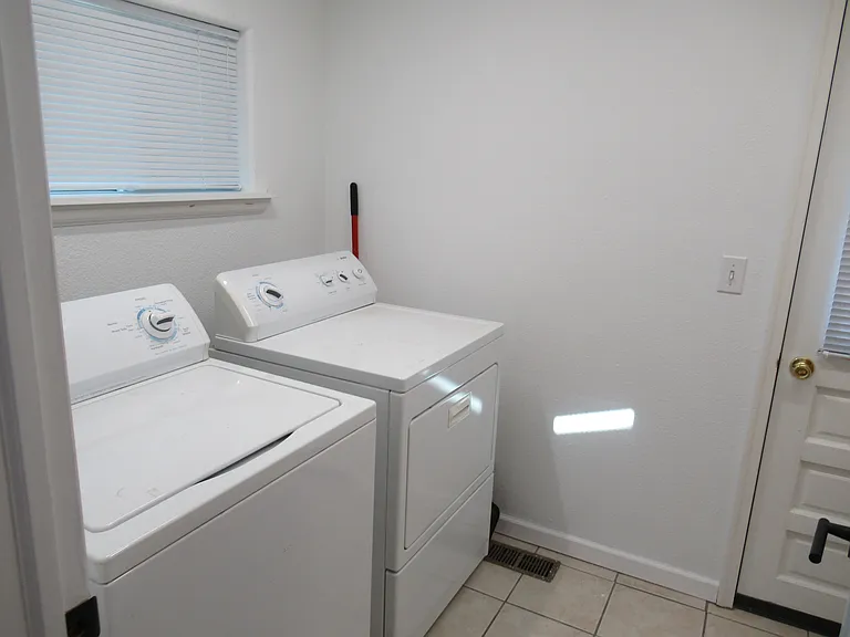 5859 S Curtice St — Photo 19