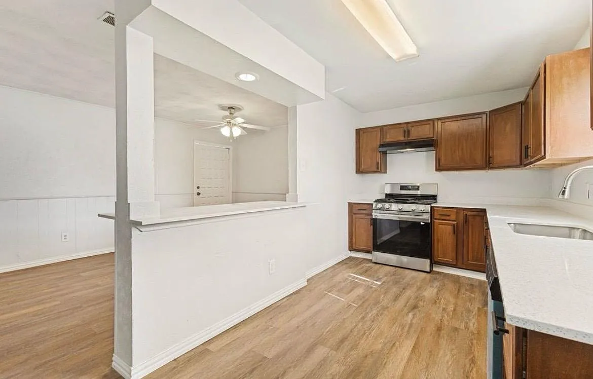 4 bed, 1477 sqft, $1,800 — Photo 2