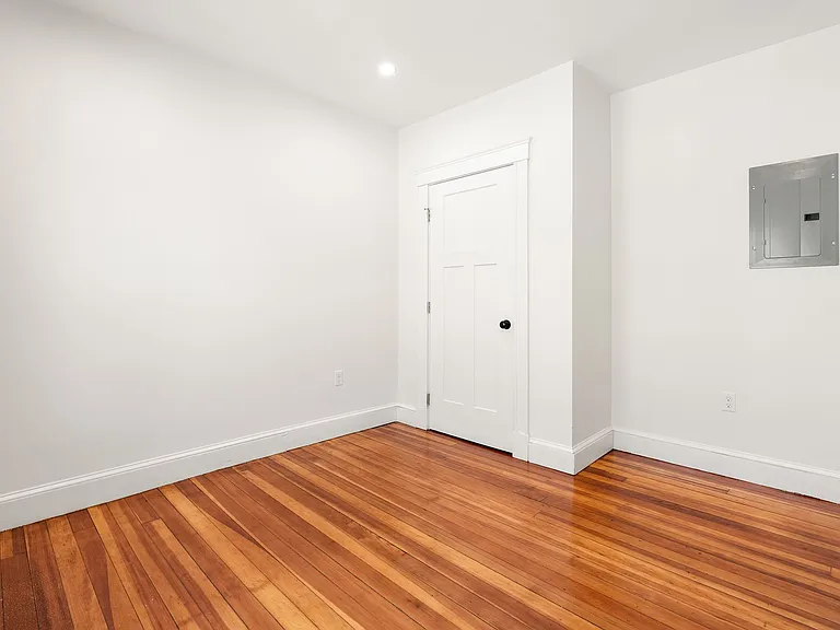 83 Franklin Ave #83 — Photo 16