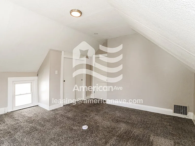1431693_012_main_bedroom_11.jpg