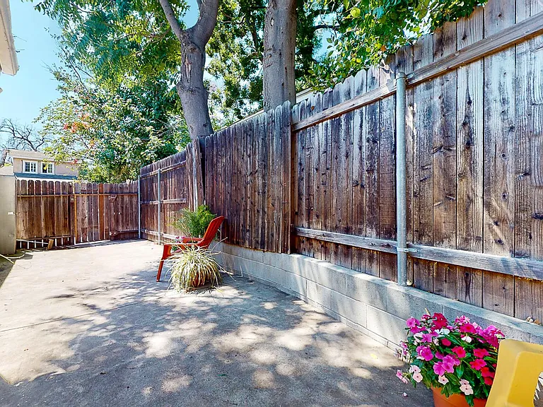 1127 Bell St — Photo 38