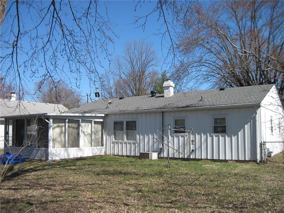 2nd image of 924 Gary Dr