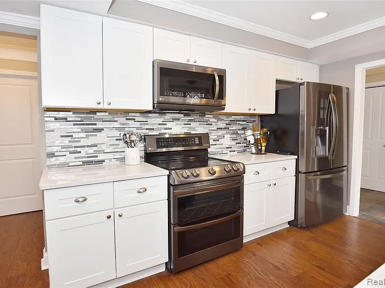 2698 Yorkshire Rd — Photo 8