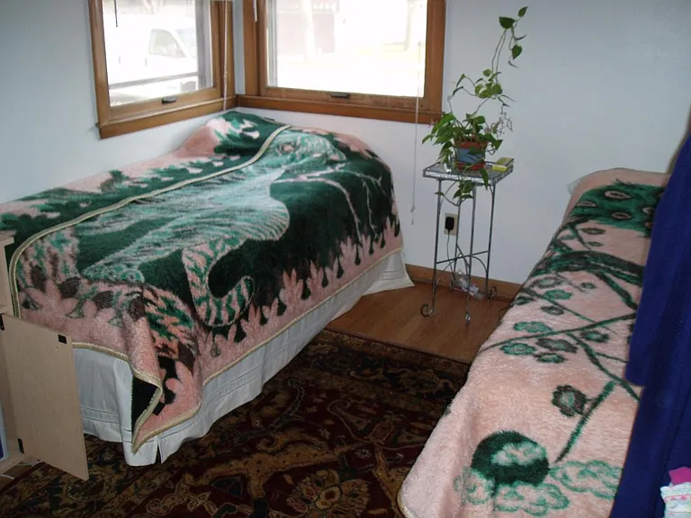 406 E Henry Clay St — Photo 13