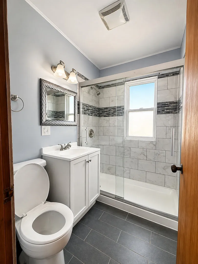 2 bed, 900 sqft, $2,300 — Photo 4