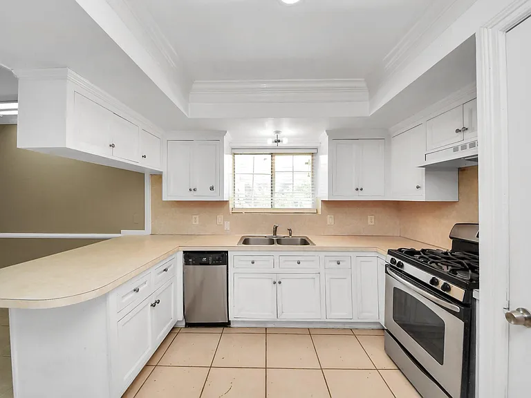 811 Hillcrest Dr — Photo 28