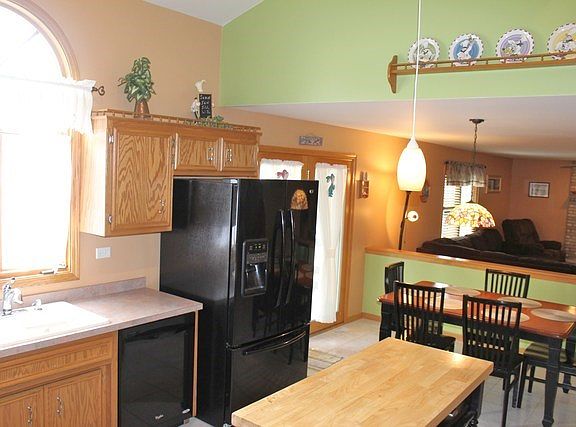 3rd image of 8179 Brookside Glen Dr