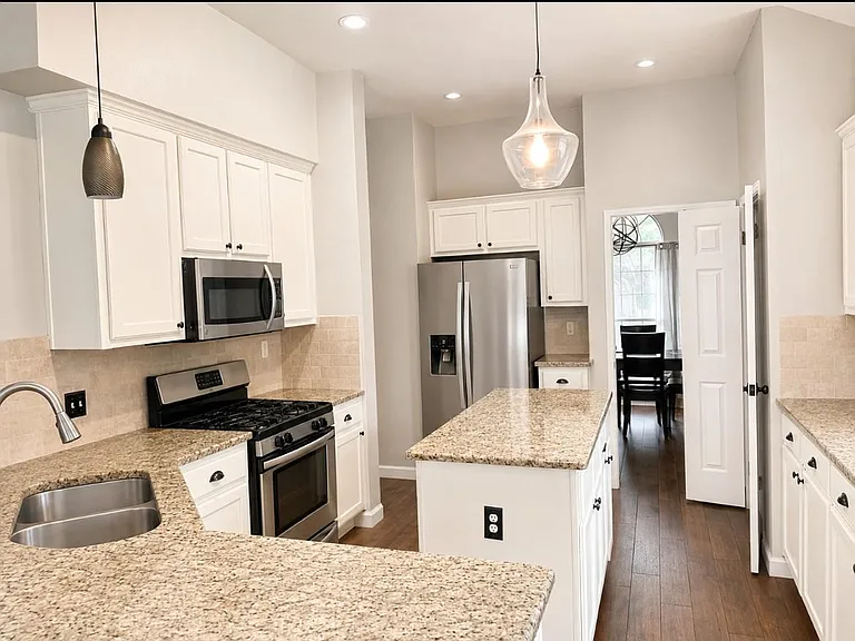 2304 Kristen Ln — Photo 6