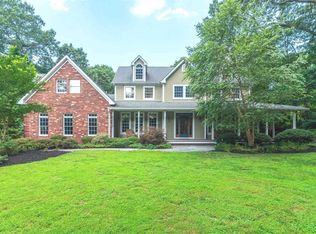 81 Mud Rd, Setauket, NY 11733