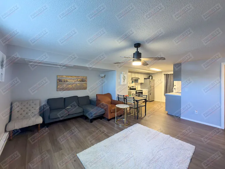 103 W 7th St — Photo 2