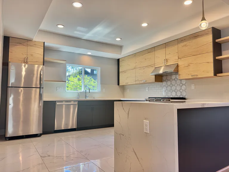 914 Everett Ave — Photo 80